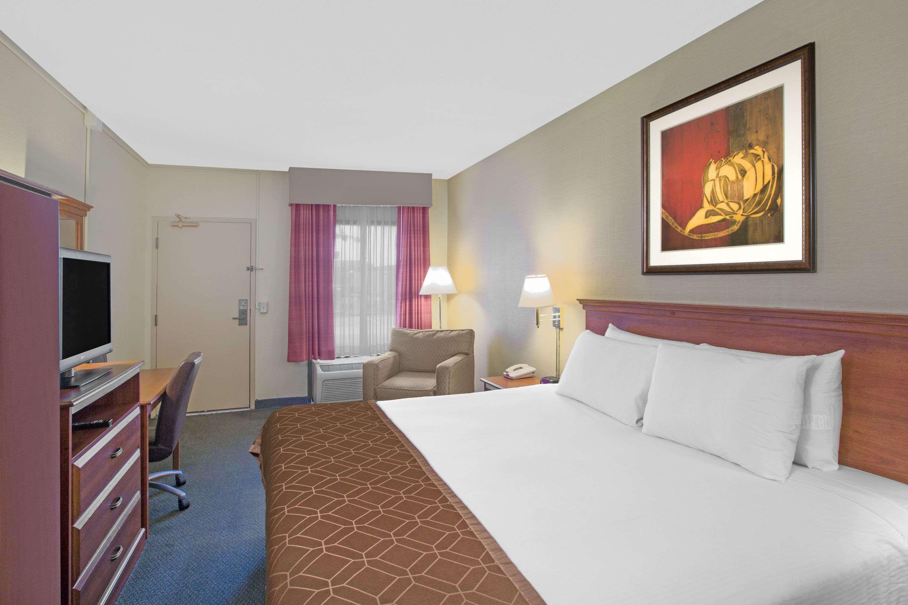 Baymont By Wyndham Camp Lejeune Jacksonville Exterior photo