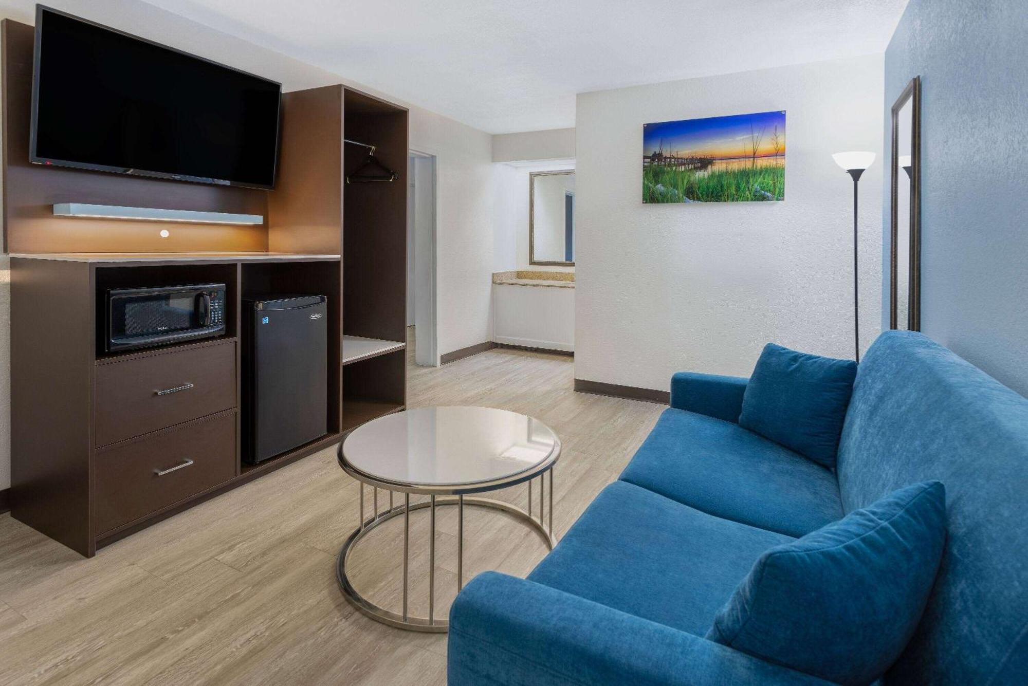 Baymont By Wyndham Camp Lejeune Jacksonville Exterior photo