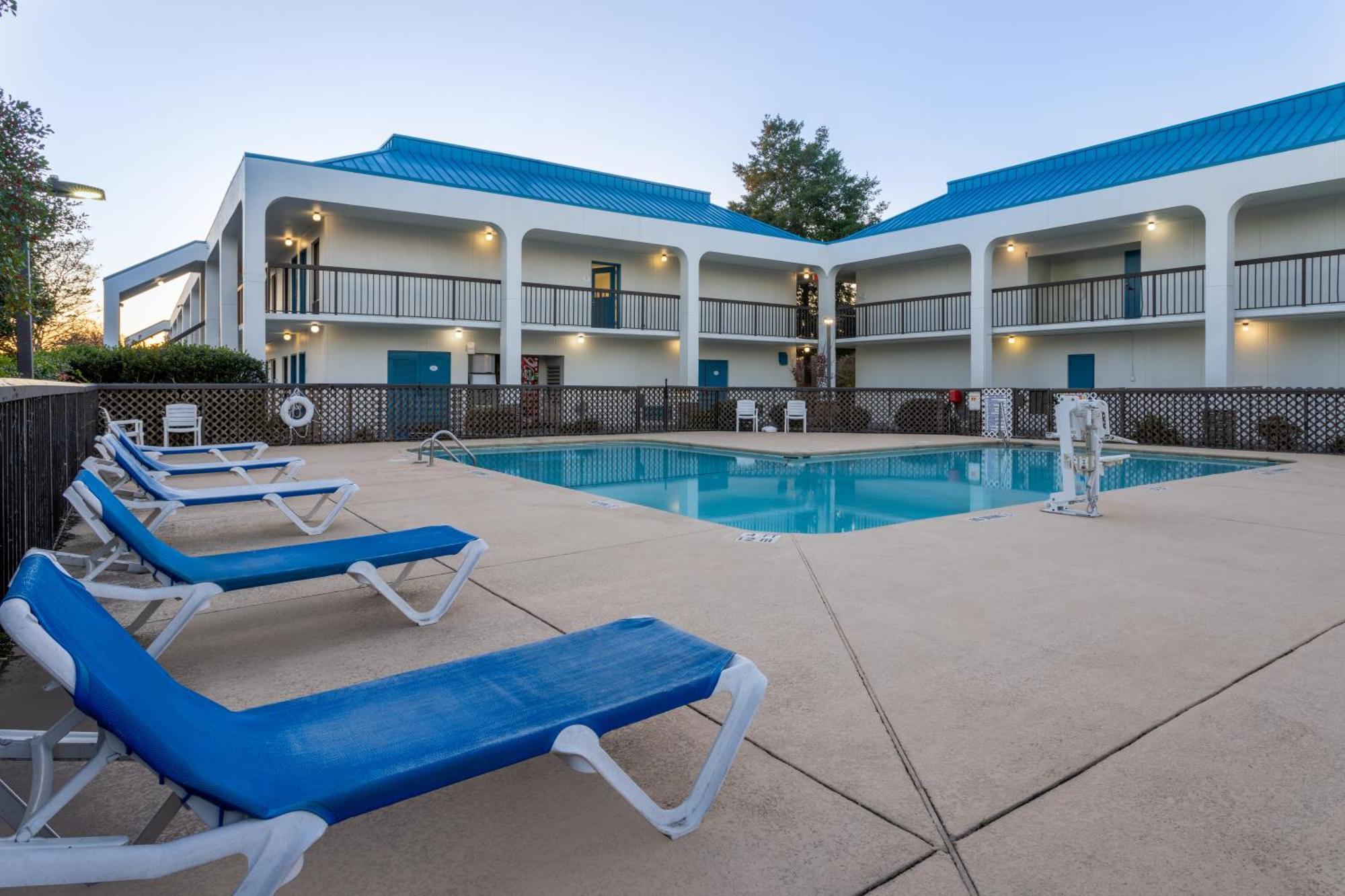 Baymont By Wyndham Camp Lejeune Jacksonville Exterior photo