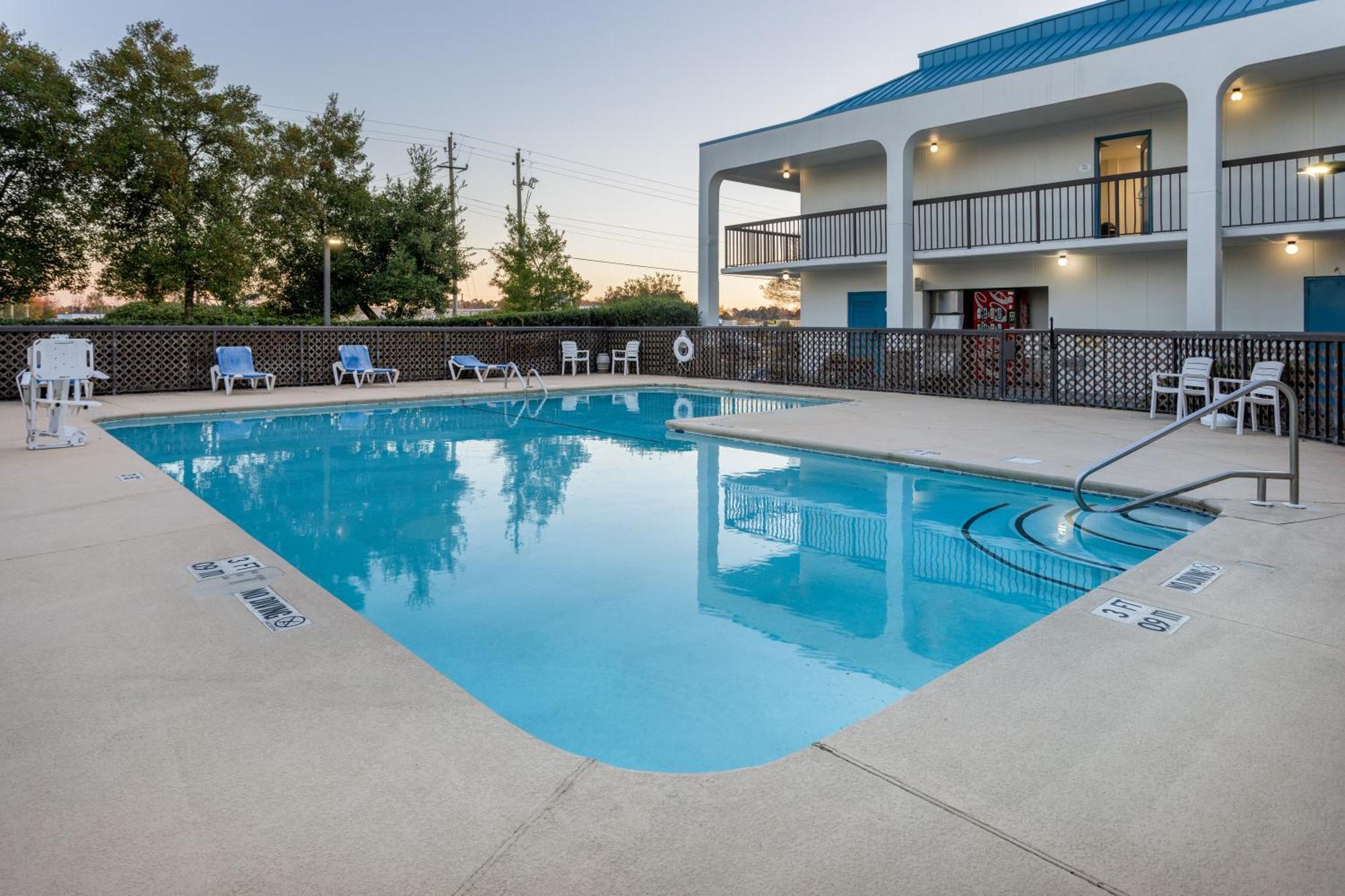 Baymont By Wyndham Camp Lejeune Jacksonville Exterior photo
