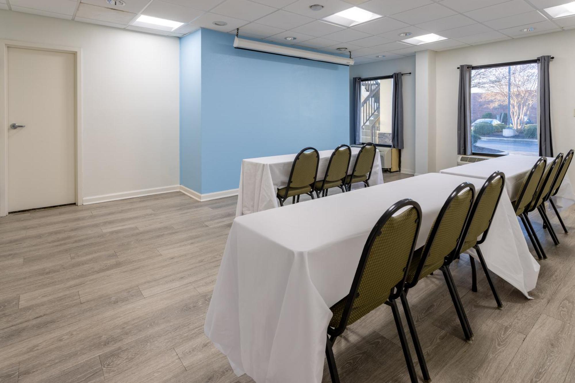 Baymont By Wyndham Camp Lejeune Jacksonville Exterior photo